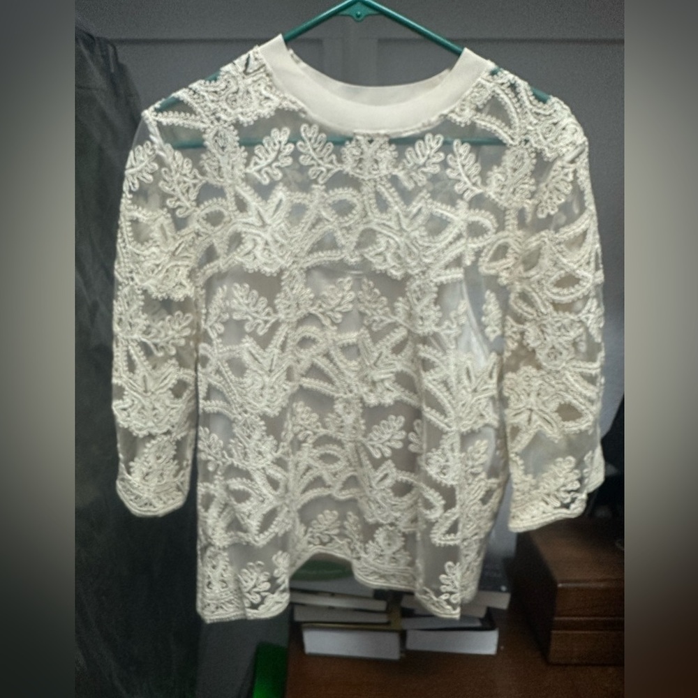 Boutique lace top with under piece